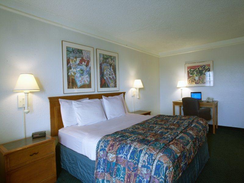 Red Roof Inn Плано Экстерьер фото
