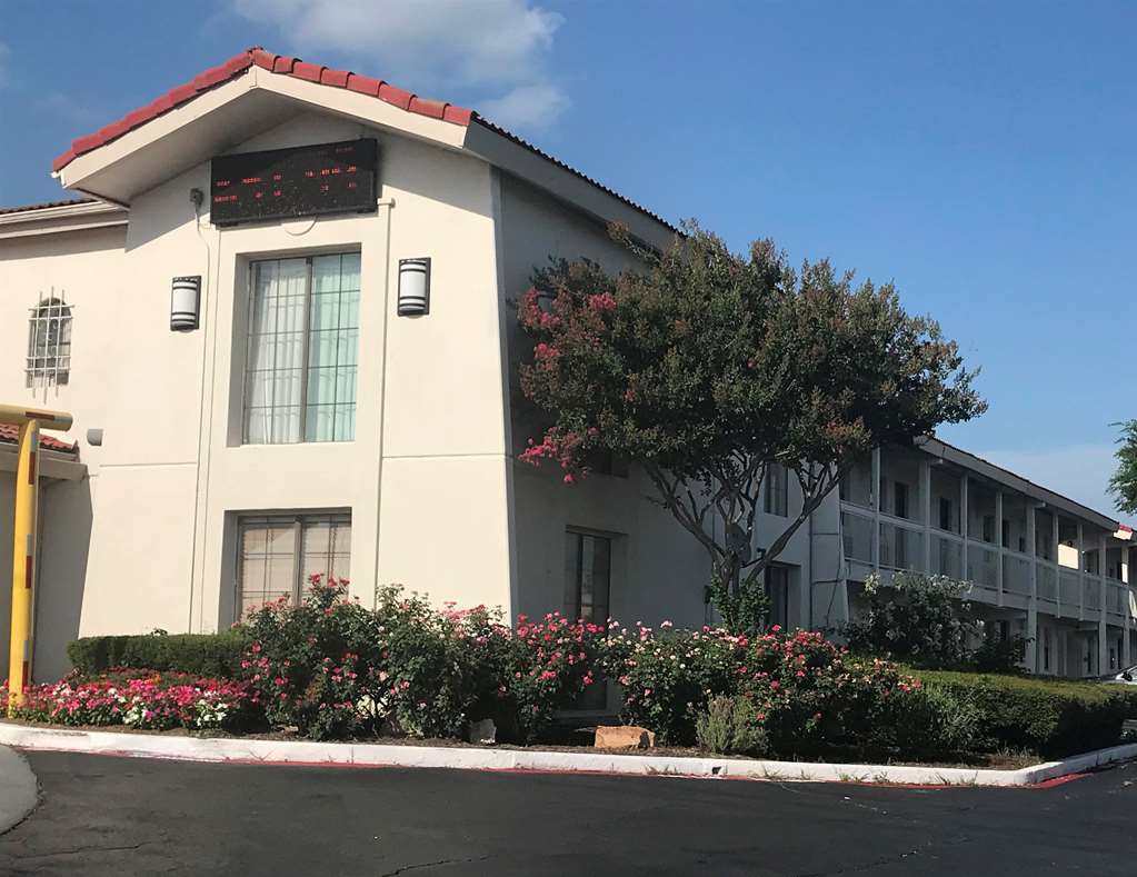 Red Roof Inn Плано Экстерьер фото