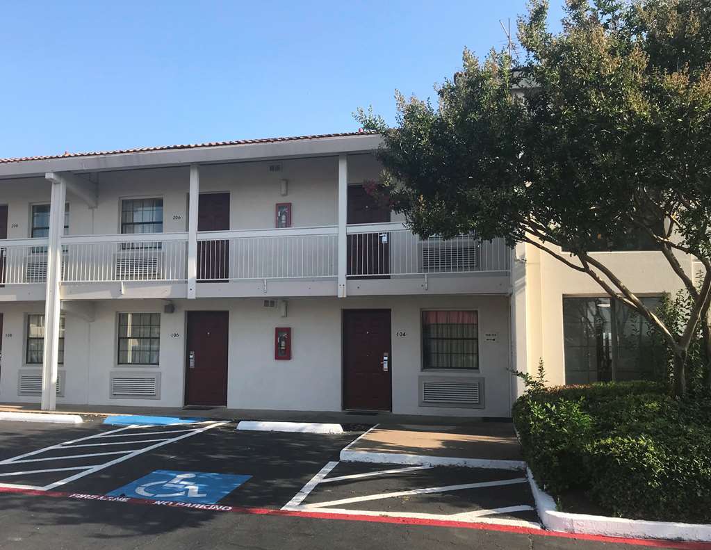 Red Roof Inn Плано Экстерьер фото