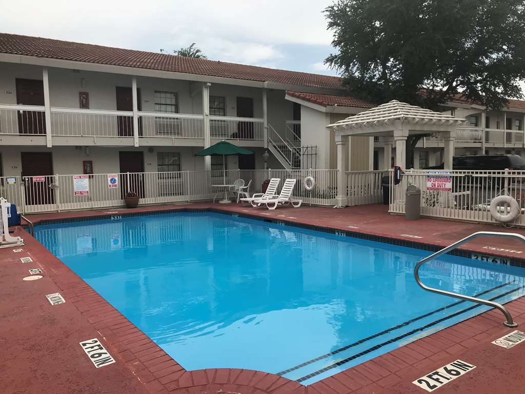 Red Roof Inn Плано Удобства фото